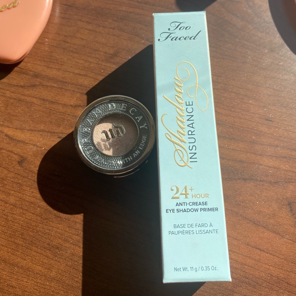 Bundle of UD Eyeshadow and TF primer